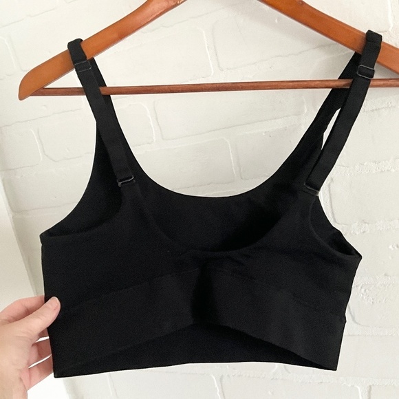 Oysho Sport Bra Activewear Black Adjustable straps Polyamid Elastane Sz L - Picture 3 of 7